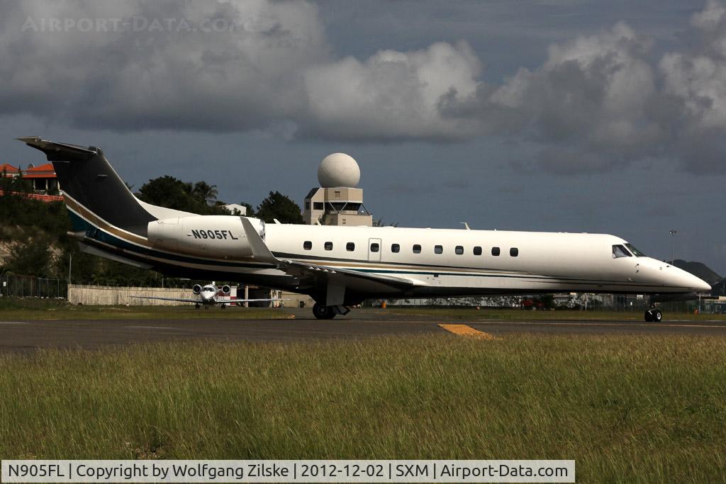 N905FL, 2004 Embraer ERJ-135BJ Legacy C/N 145775, visitor