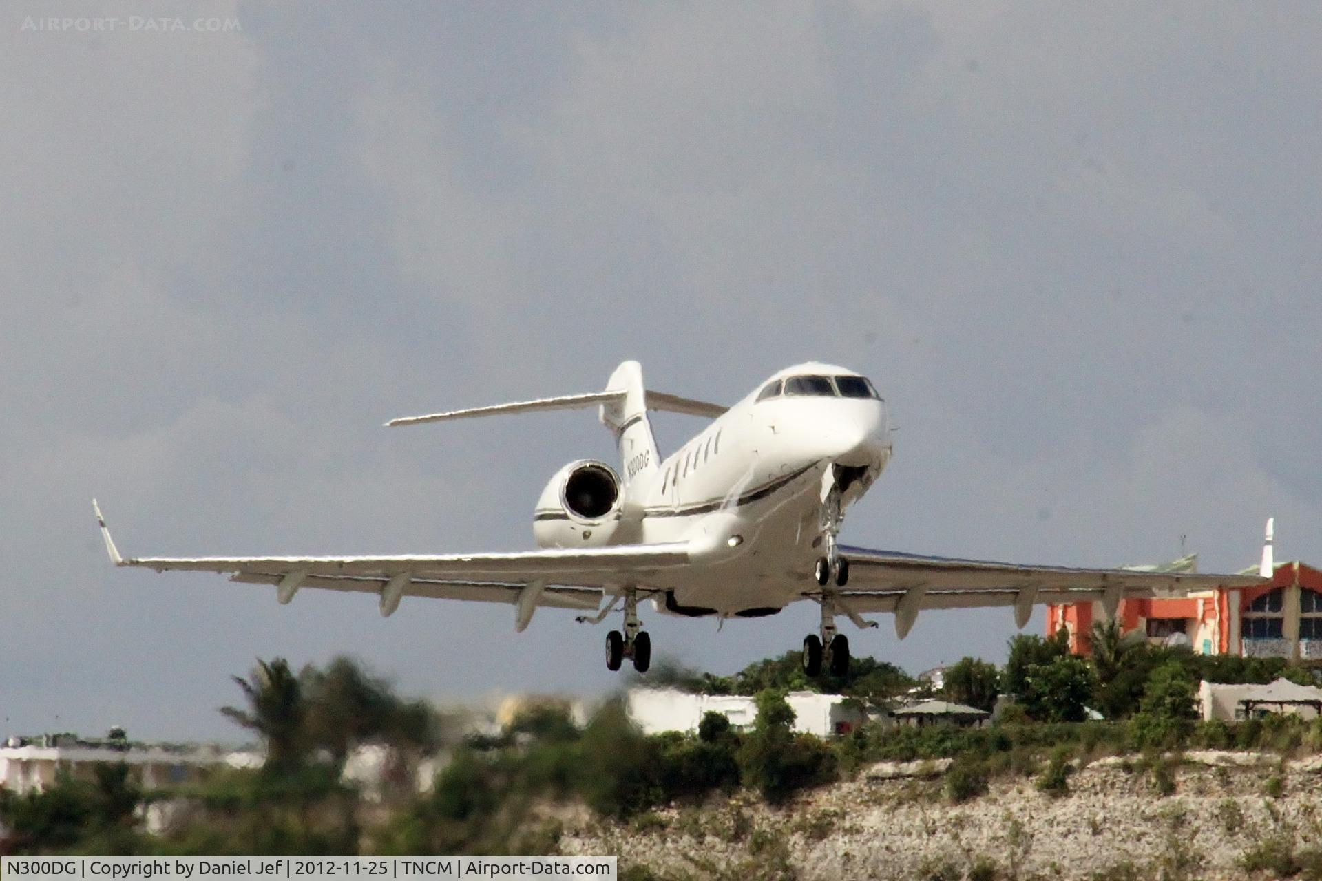 N300DG, 2005 Bombardier Challenger 300 (BD-100-1A10) C/N 20058, N300DG