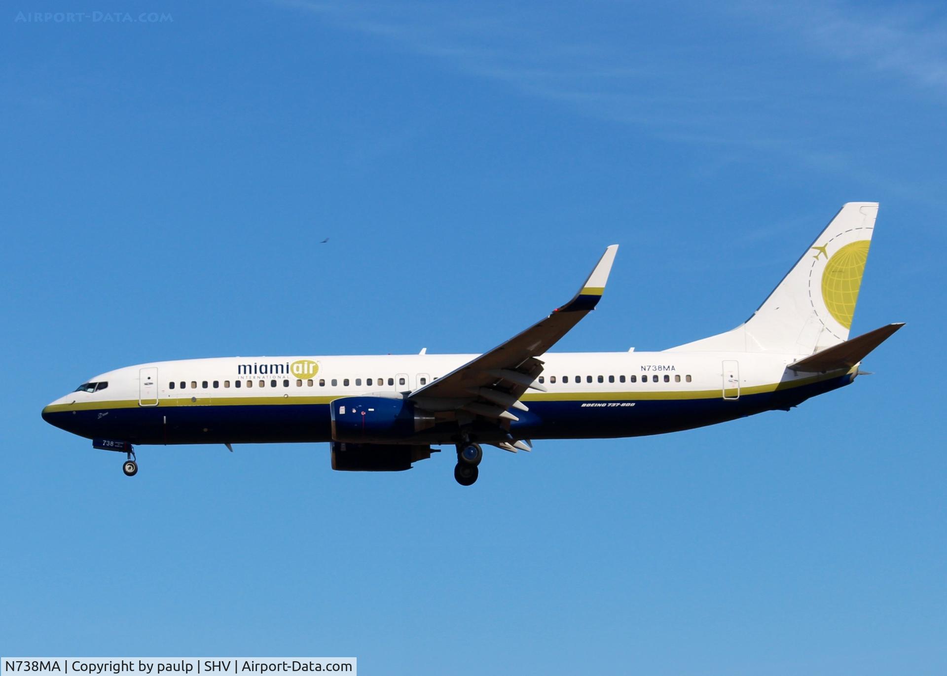 N738MA, 2004 Boeing 737-8Q8 C/N 32799, 