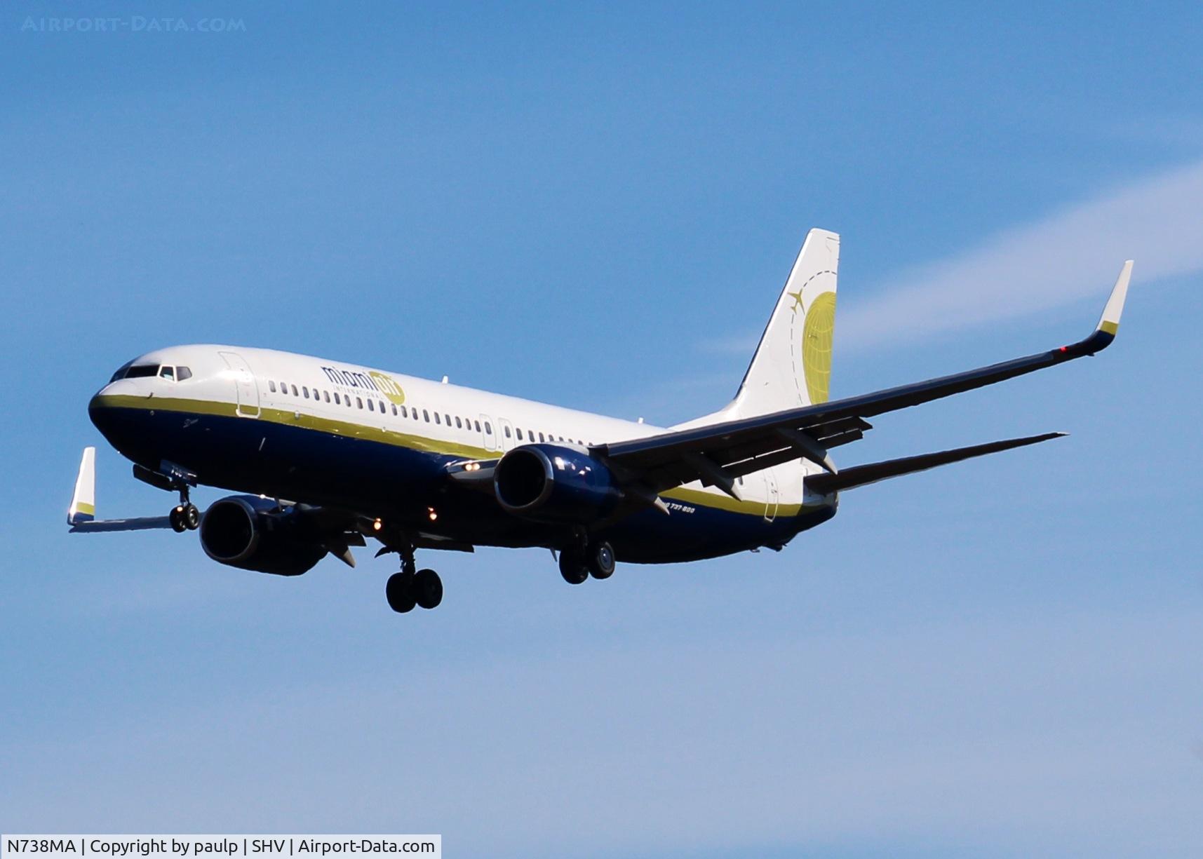 N738MA, 2004 Boeing 737-8Q8 C/N 32799, 