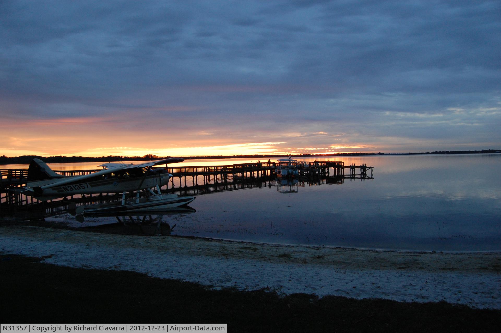 N31357, 1957 De Havilland Canada DHC-2 Beaver Mk.1 C/N 1126, Sunset on Lake Dora, Mt. Dora Florida, Lakeside Inn dock.