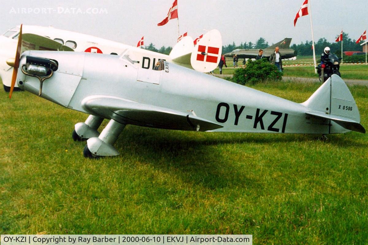OY-KZI, 1986 SAI KZ I Mod Replica C/N 8605-2, S.A.I. KZ.I (replica) [8605/2] Stauning~OY 10/06/2000