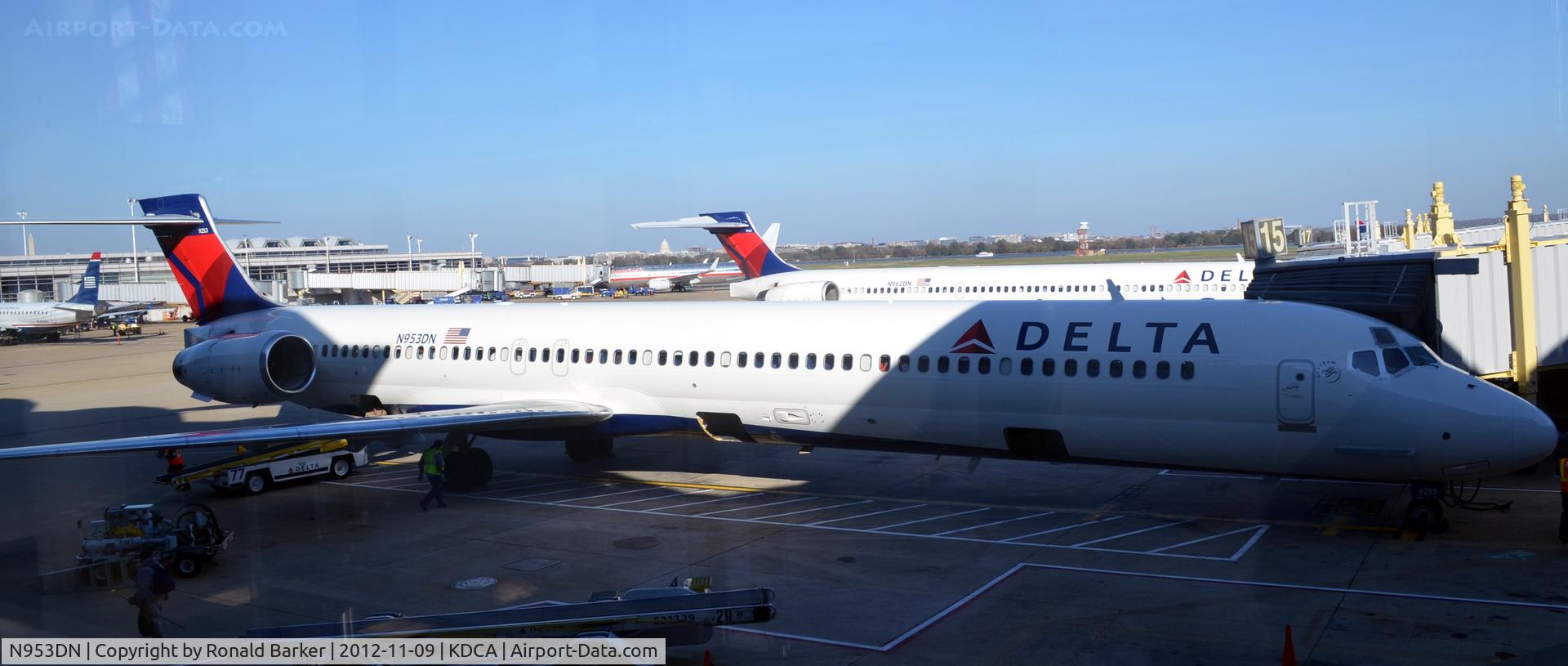 N953DN, 1996 McDonnell Douglas MD-90-30 C/N 53523, DCA VA