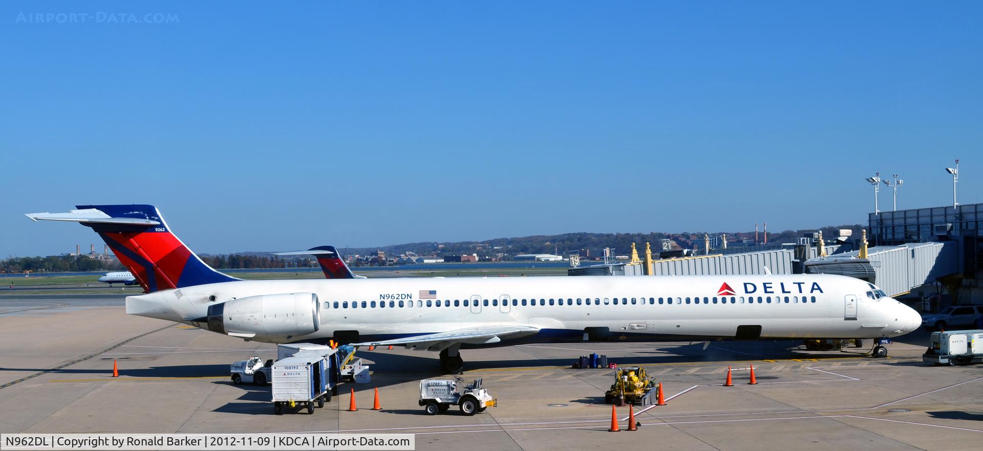 N962DL, 1990 McDonnell Douglas MD-88 C/N 49981, DCA VA
