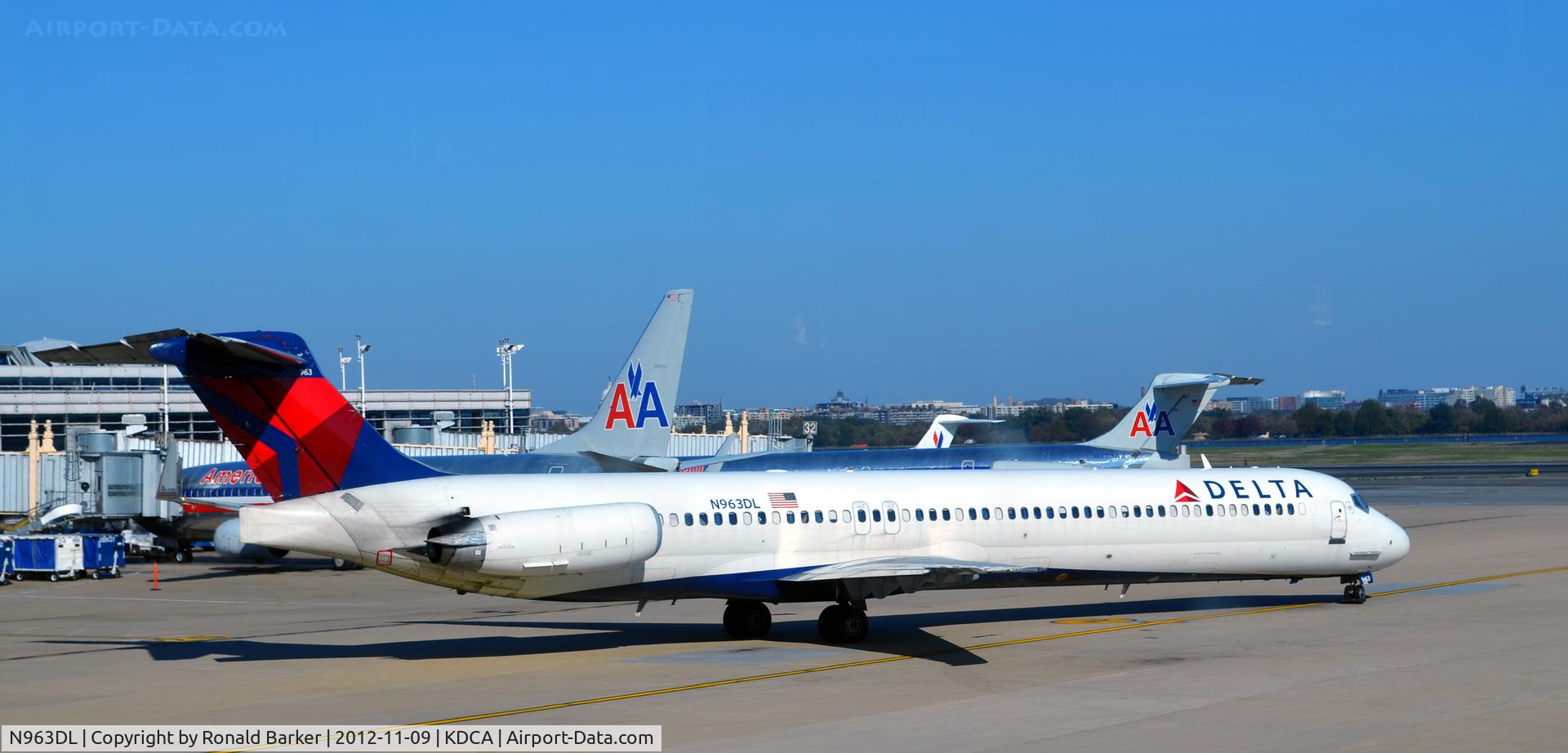 N963DL, 1990 McDonnell Douglas MD-88 C/N 49982, Taxi DCA