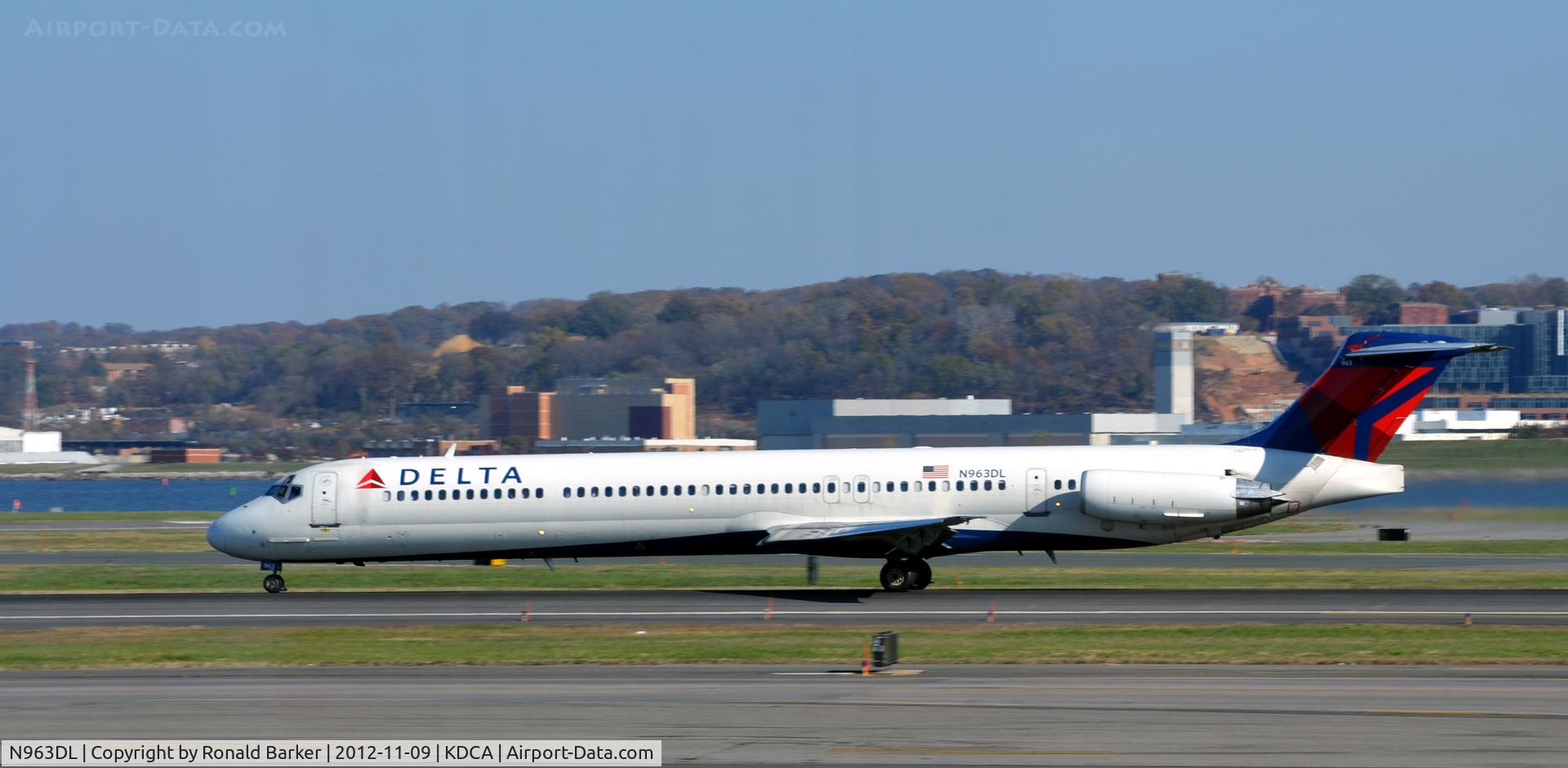 N963DL, 1990 McDonnell Douglas MD-88 C/N 49982, Takeoff DCA