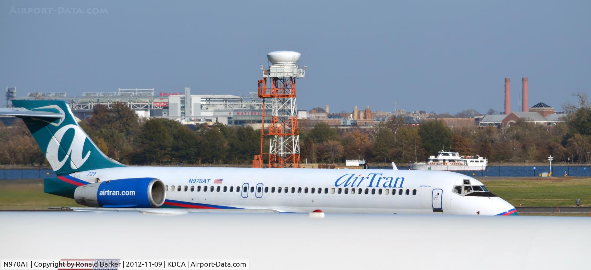 N970AT, 2001 Boeing 717-200 C/N 55031, Taxi DCA