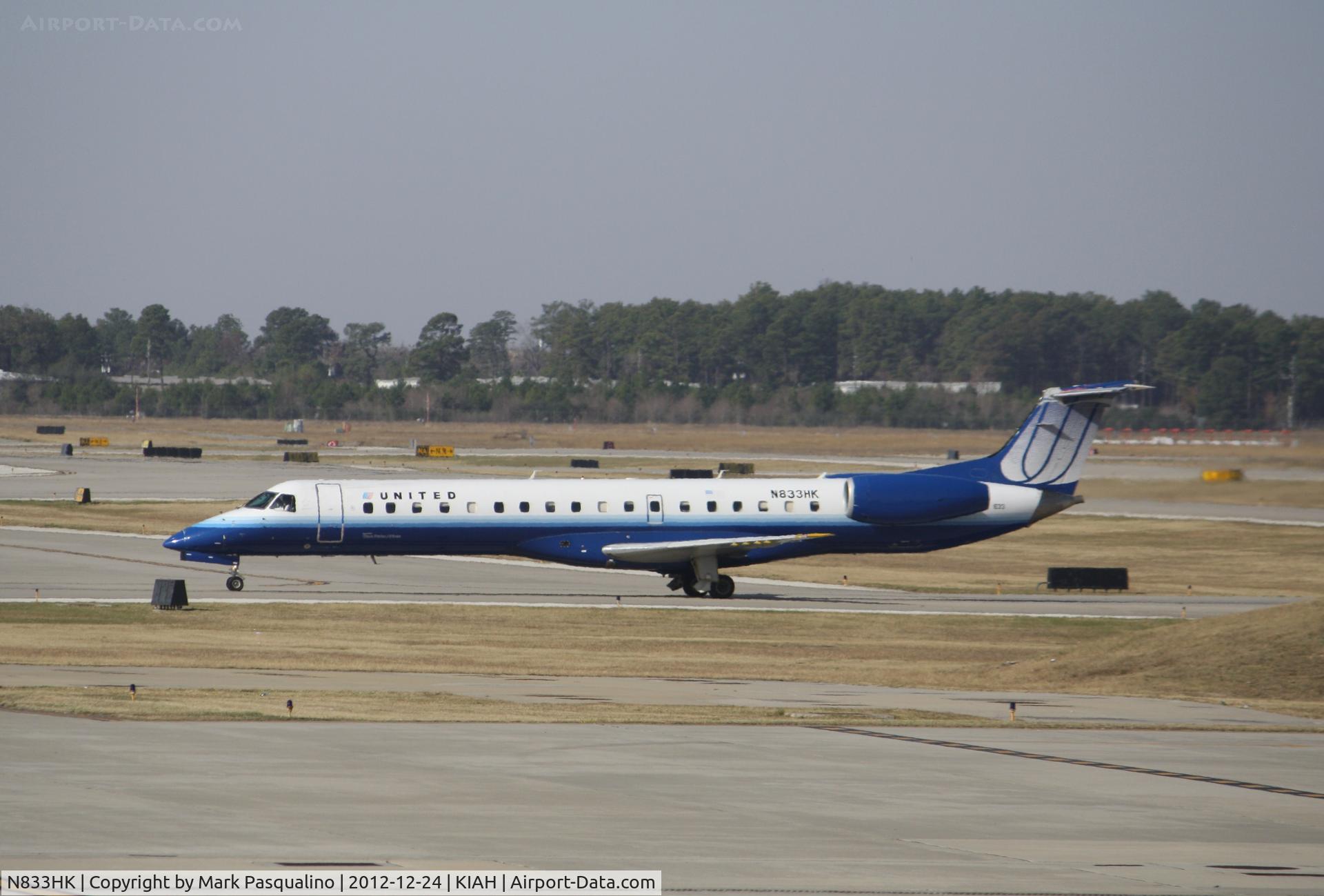 N833HK, 2000 Embraer ERJ-145LR (EMB-145LR) C/N 145240, EMB-145LR