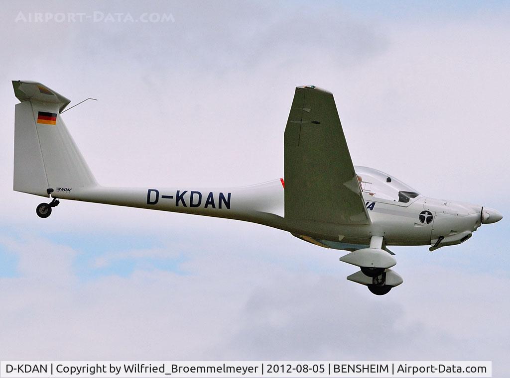 D-KDAN, 1992 Diamond HK-36 Super Dimona C/N 36337, On short Final to Bensheim Airfield.
