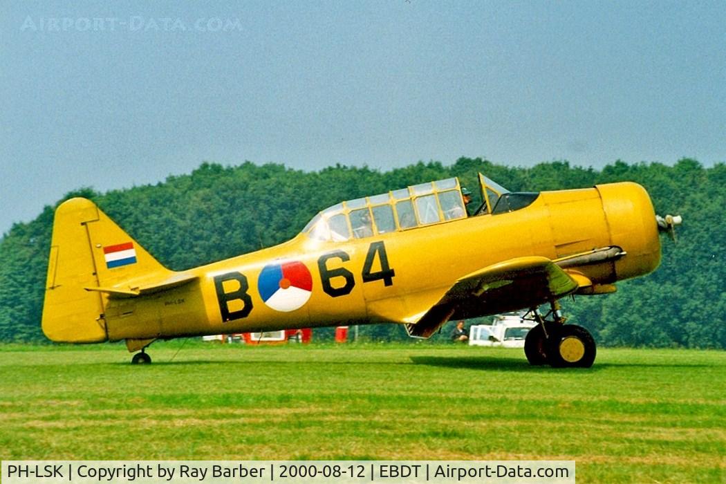 PH-LSK, 1942 Noorduyn AT-16 Harvard IIB C/N 14-641, Noorduyn AT-16 Harvard IIb [14-641] Schaffen-Diest~OO 12/08/2000