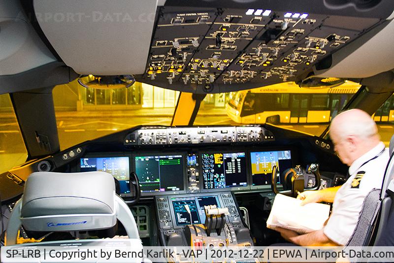 SP-LRB, 2012 Boeing 787-8 Dreamliner C/N 37894, A big thank you to the very friendly crew!