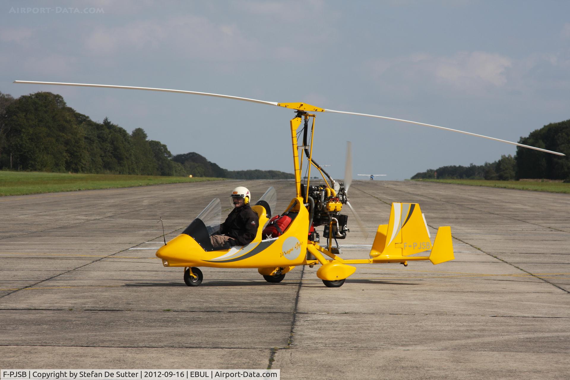 F-PJSB, Magni Gyro M-16 Tandem Trainer C/N 01 (F-PJSB), Open door Aeroclub Brugge.