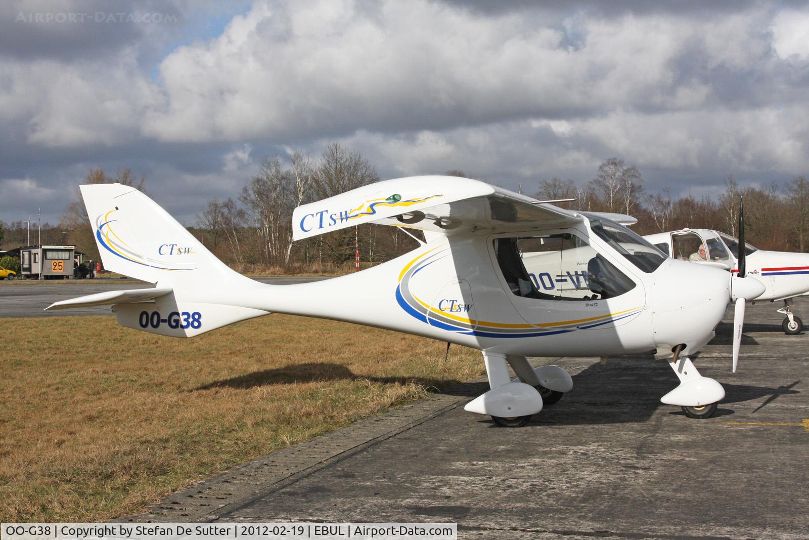 OO-G38, 2009 Flight Design CTSW C/N D09-03-01, Parked at Vliegclub Ursel.