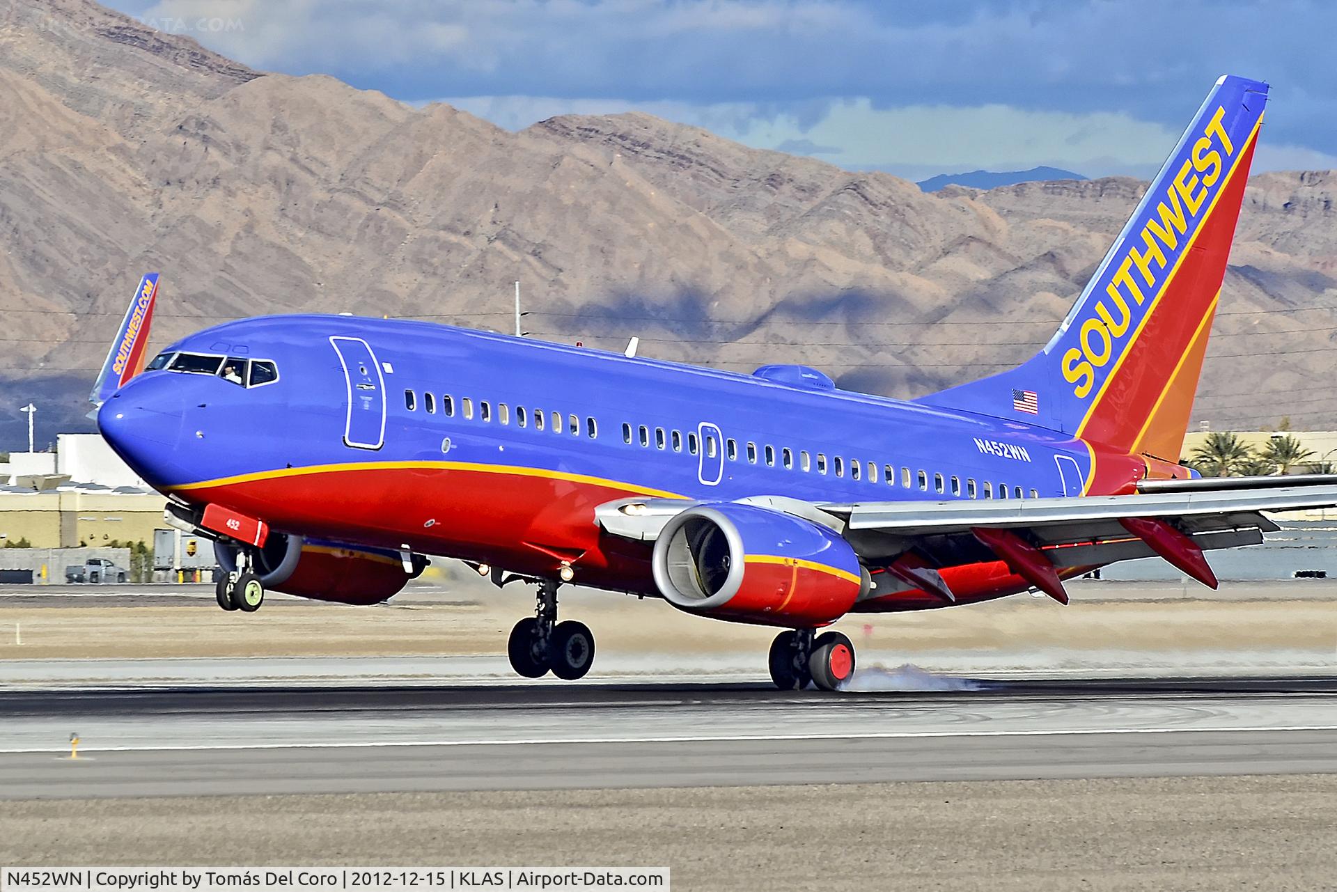 N452WN, 2004 Boeing 737-7H4 C/N 29846, N452WN Southwest Airlines Boeing 737-7H4 (cn 29846/1461)

- Las Vegas - McCarran International (LAS / KLAS)
USA - Nevada, December 15, 2012
Photo: Tomás Del Coro