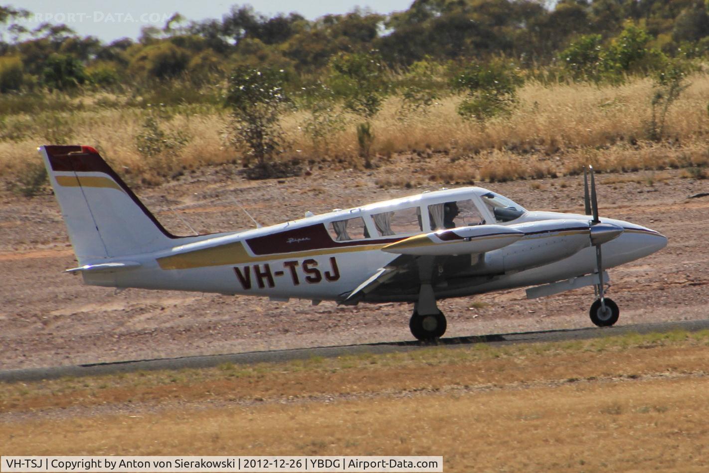VH-TSJ, 1969 Piper PA-30 Twin Comanche C/N 30-1814, VH-TSJ @ YBDG landing on 17