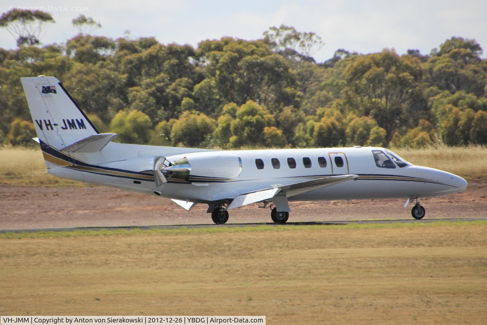 VH-JMM, 1980 Cessna 551 Citation II/SP C/N 551-0036, VH-JMM @ YBDG Reverse thrust R17