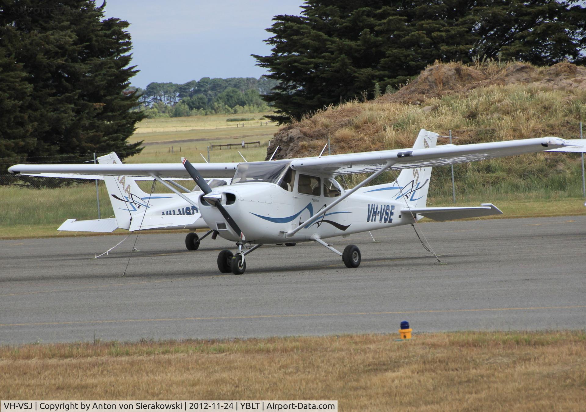 VH-VSJ, Cessna 172S C/N 172S10922, VH-VSJ @ YBLT