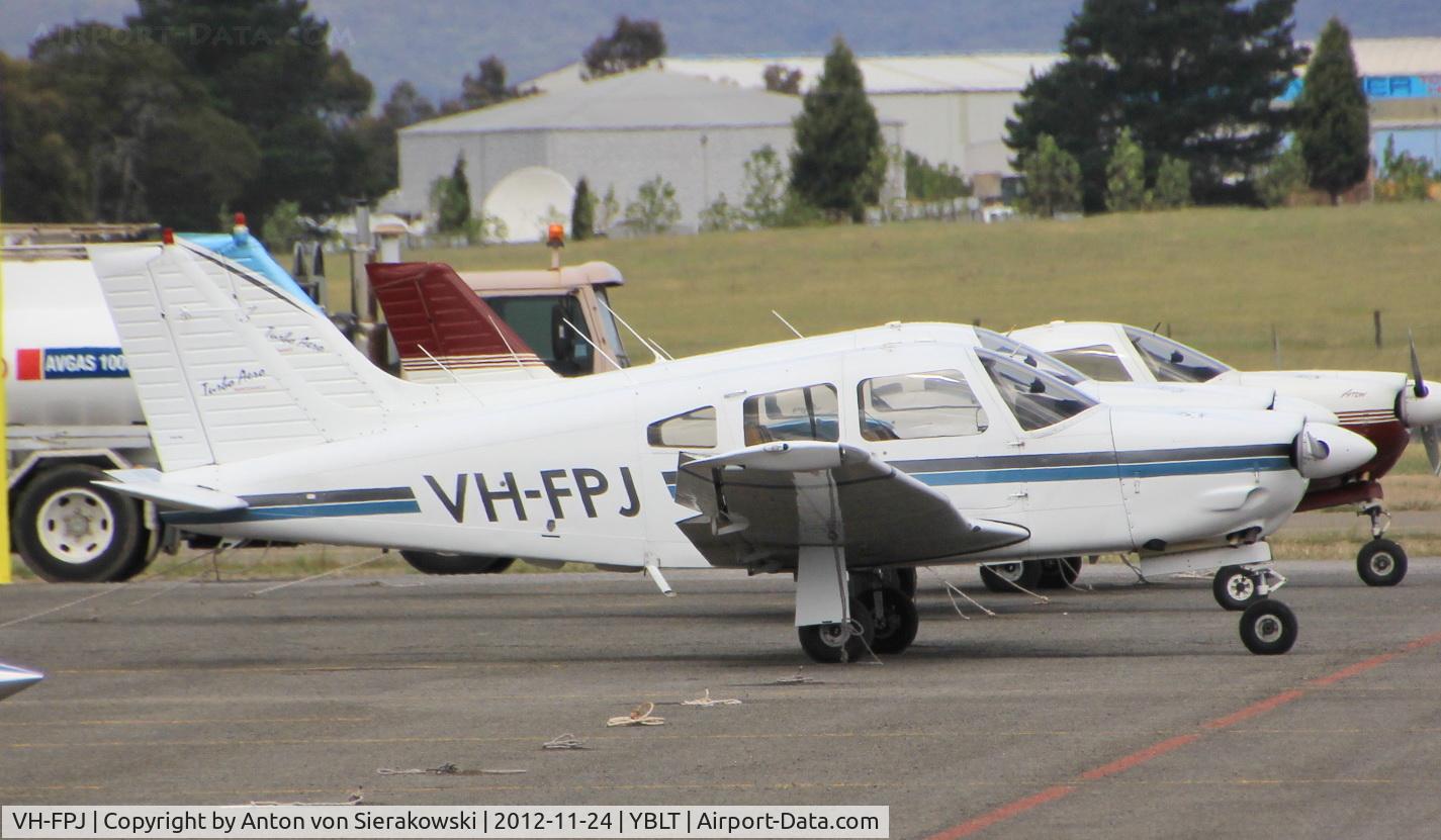 VH-FPJ, 1989 Piper PA-28R-201 Cherokee Arrow III C/N 2837040, VH-FPJ @ YBLT