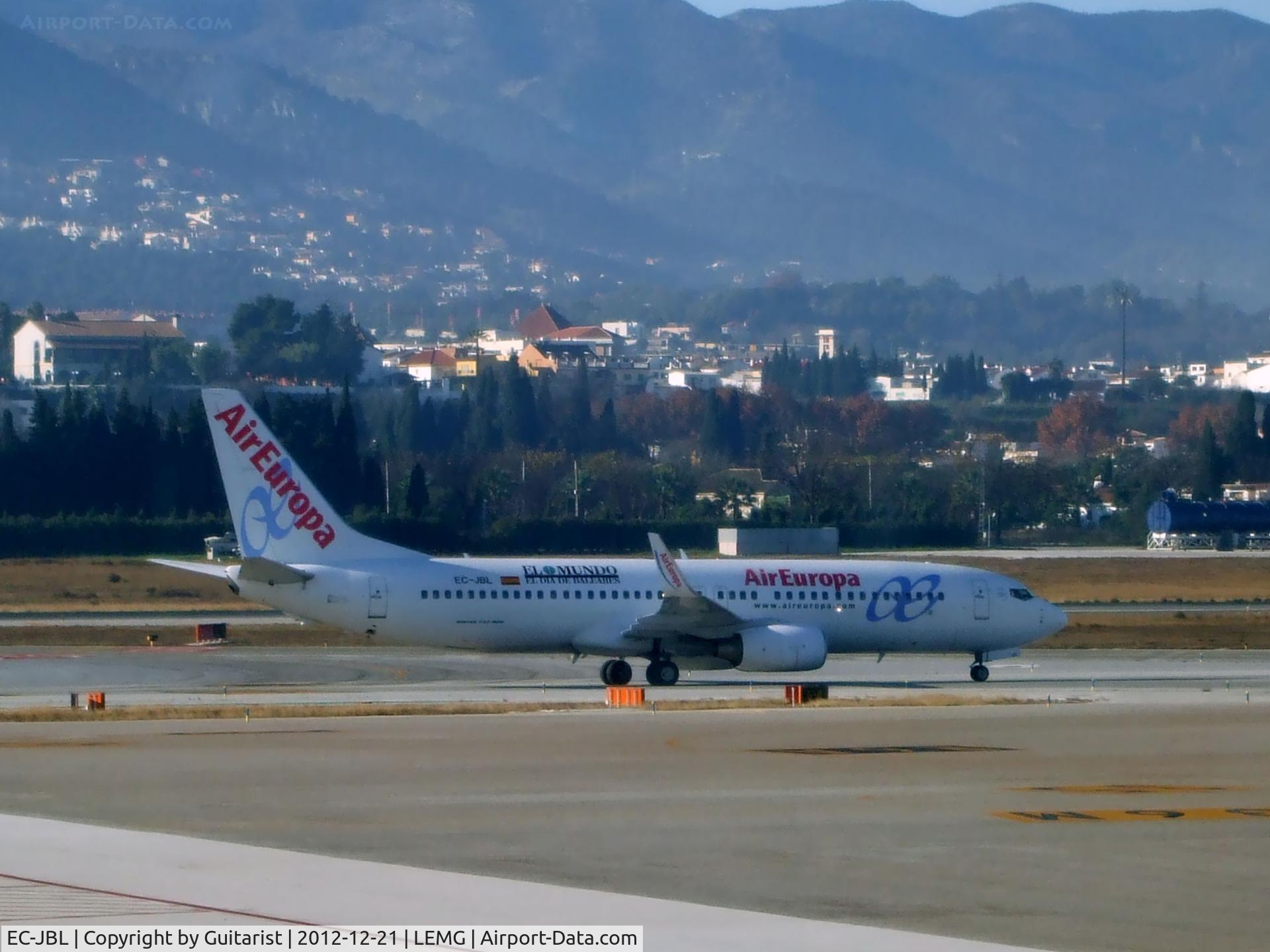 EC-JBL, 2004 Boeing 737-85P C/N 33974, Making her way to her stand