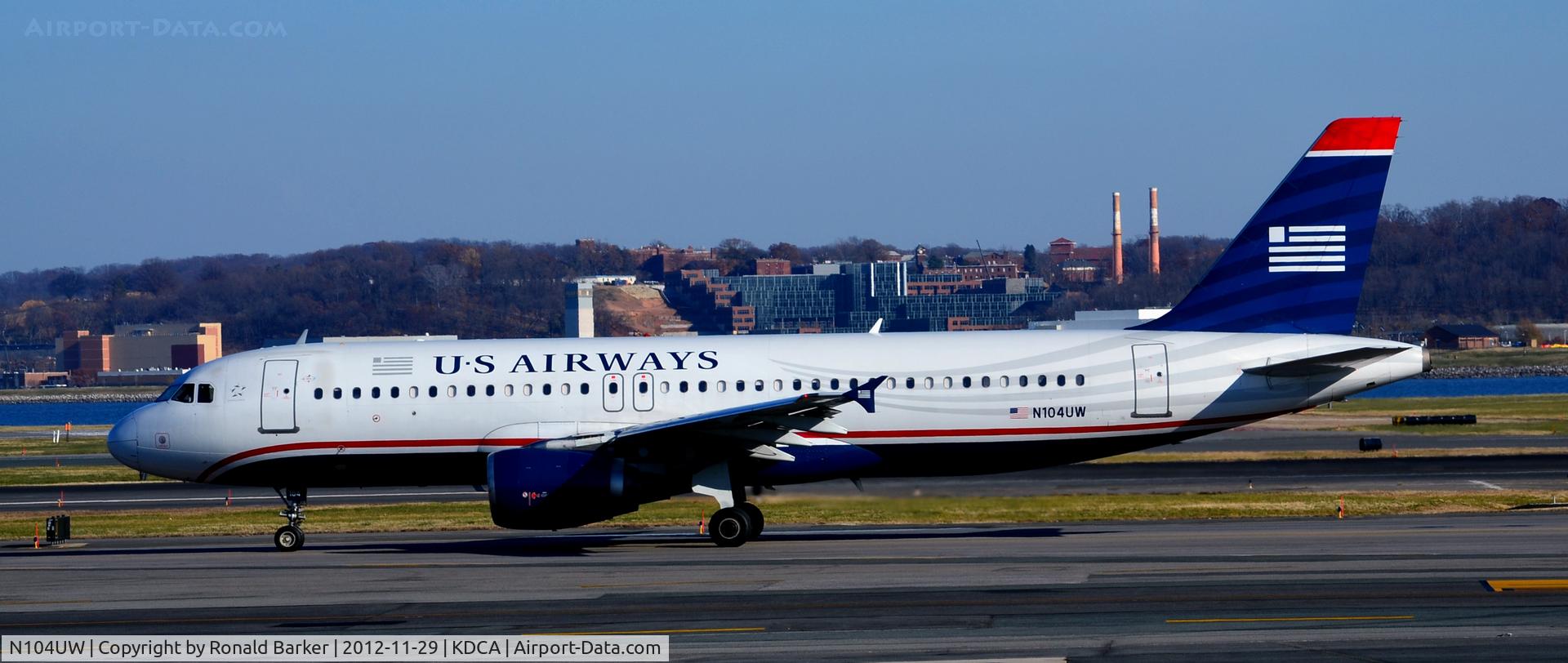N104UW, 1999 Airbus A320-214 C/N 0863, Taxi DCA