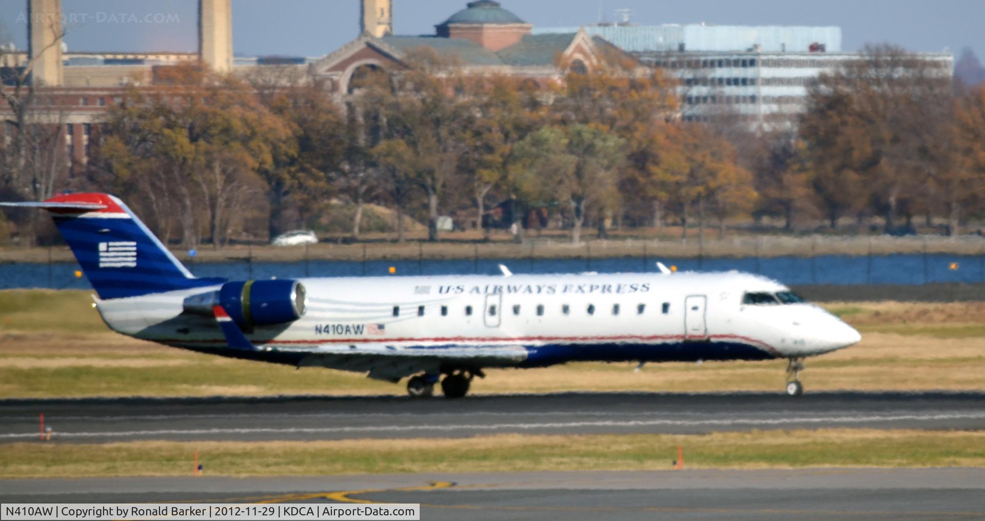 N410AW, 2001 Bombardier CRJ-200LR (CL-600-2B19) C/N 7490, Landing DCA