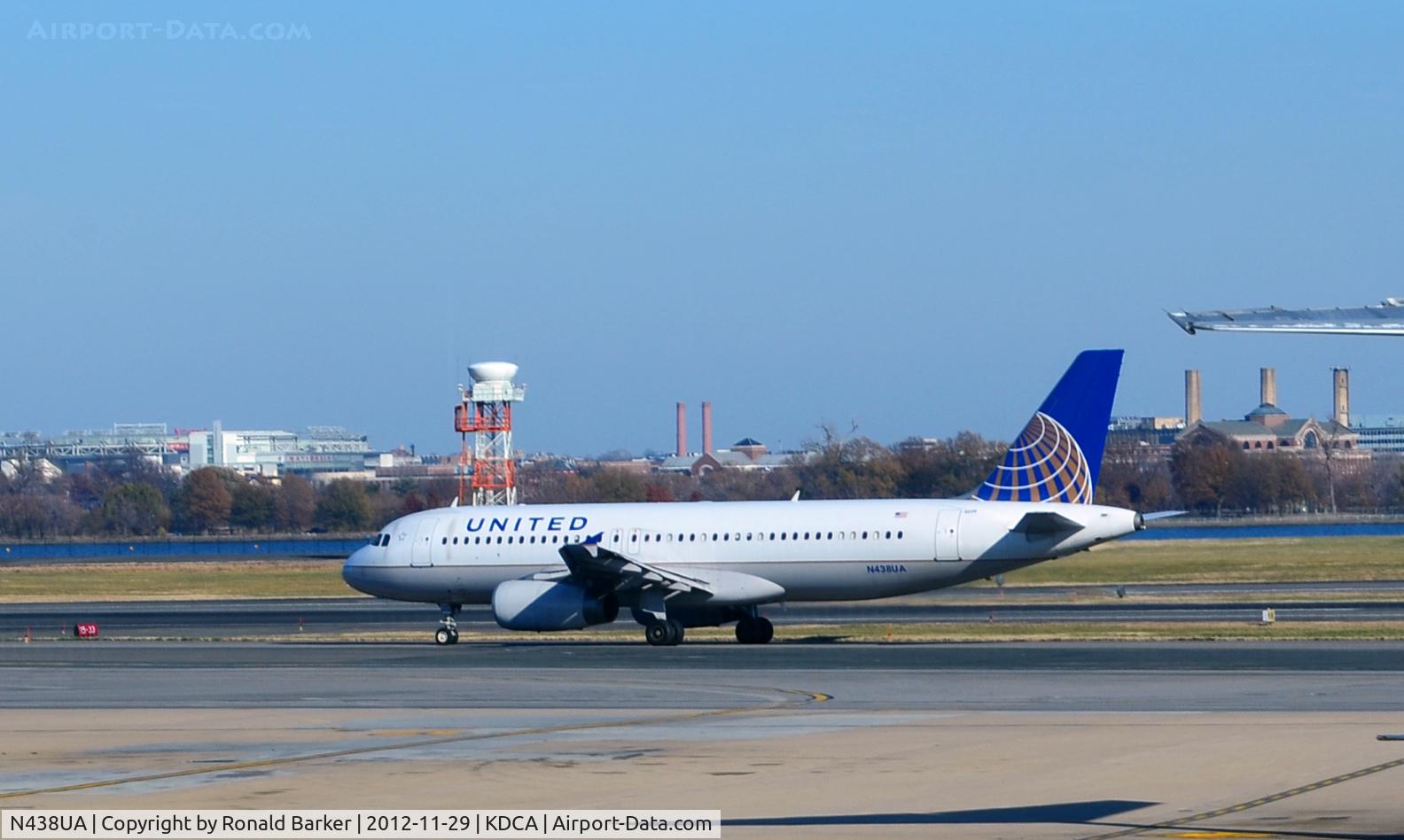 N438UA, 1997 Airbus A320-232 C/N 678, Taxi DCA