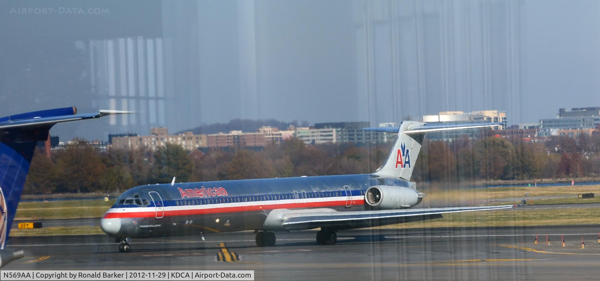 N569AA, 1987 McDonnell Douglas MD-83 (DC-9-83) C/N 49351, Taxi DCA