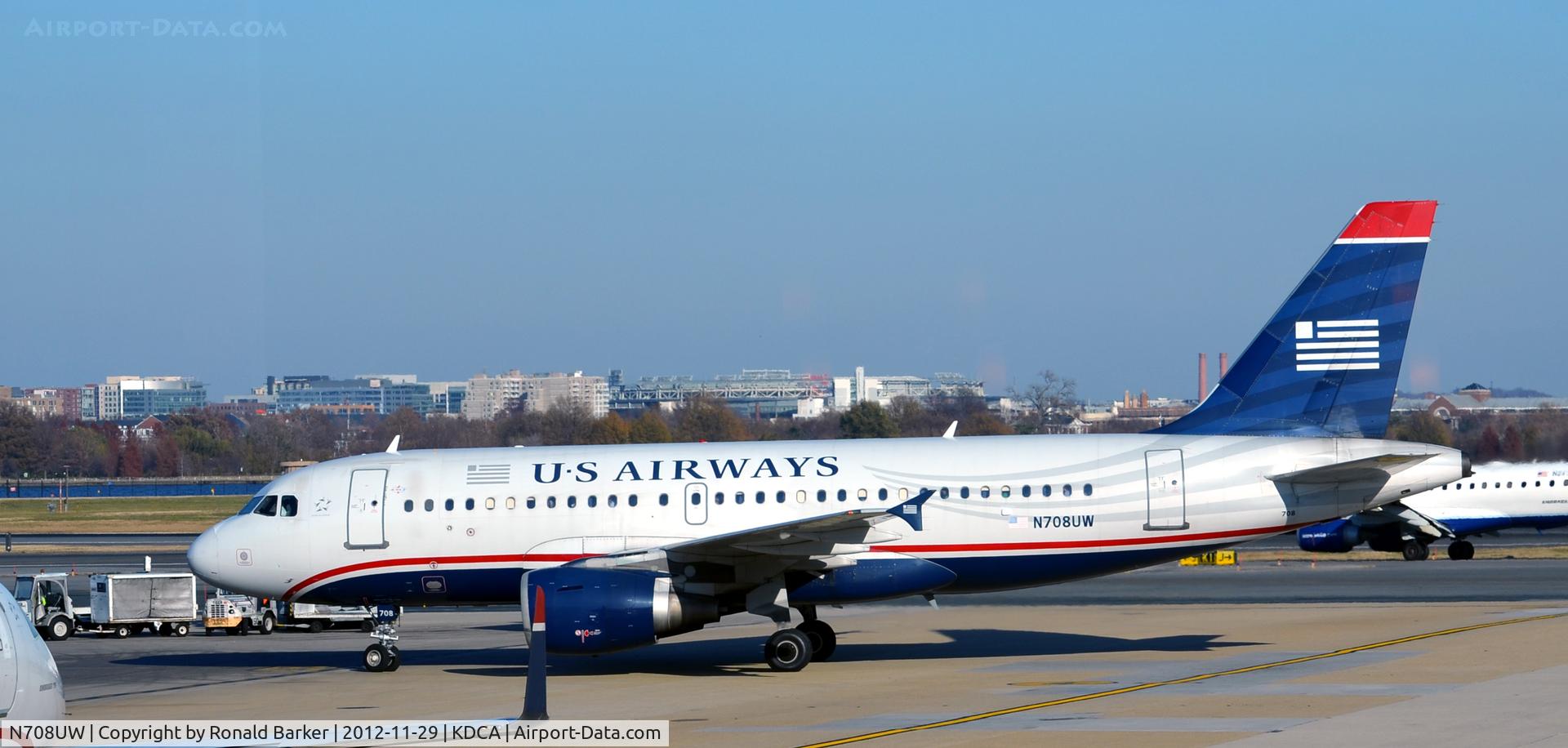 N708UW, 1999 Airbus A319-112 C/N 0972, Taxi DCa
