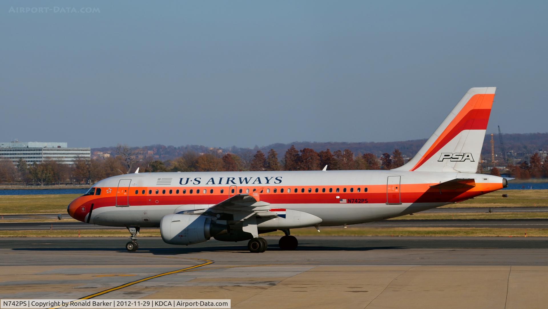 N742PS, 2000 Airbus A319-112 C/N 1275, Taxi DCA