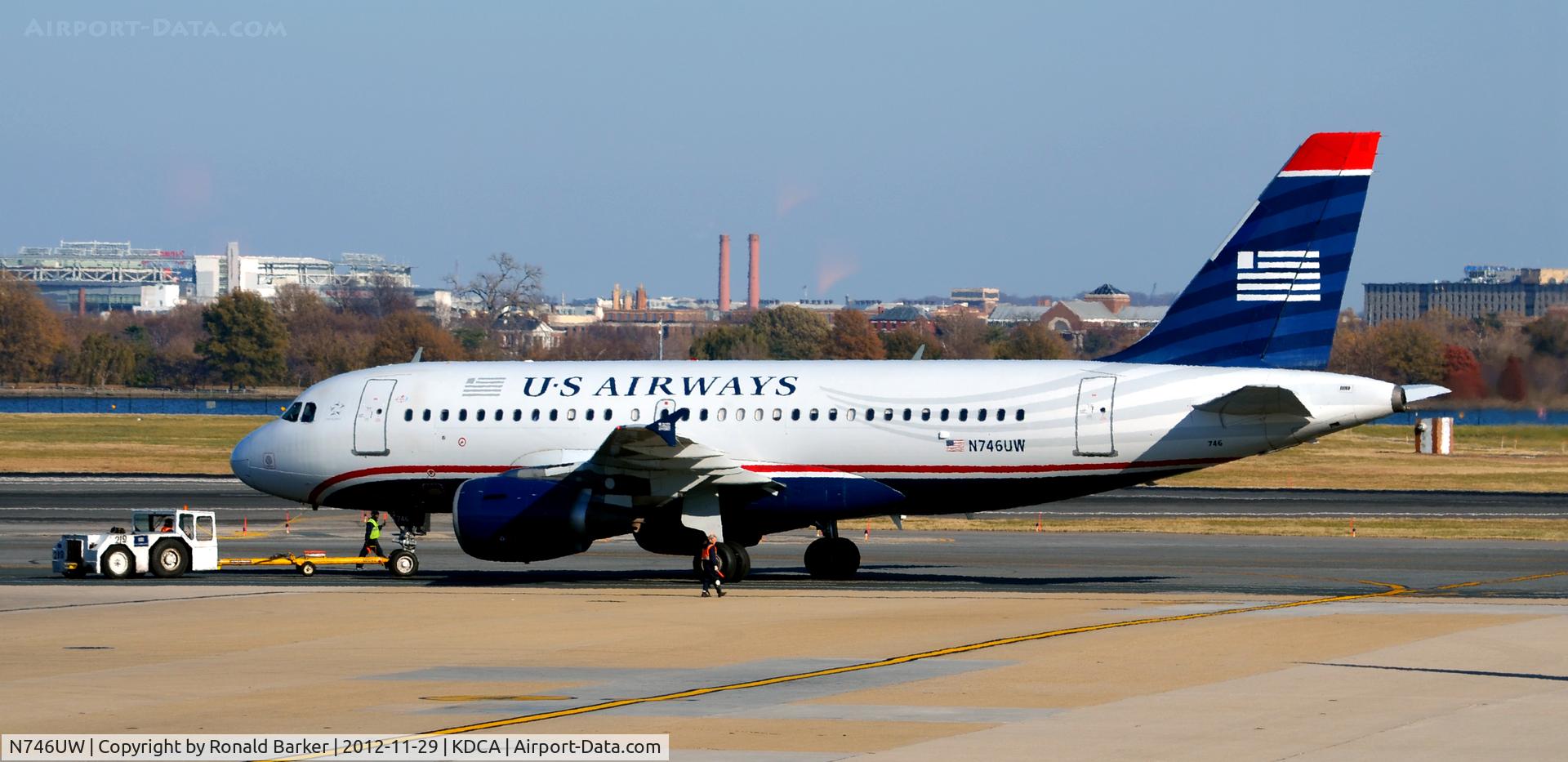 N746UW, 2000 Airbus A319-112 C/N 1297, Taxi DCA