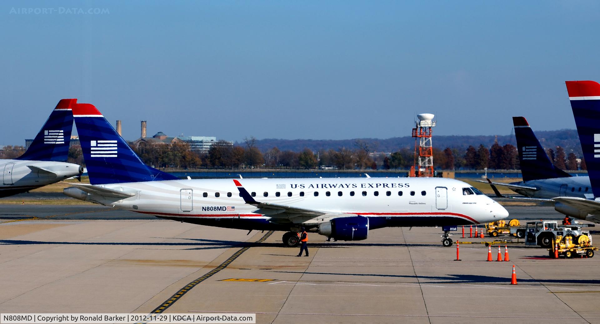 N808MD, 2004 Embraer 170SU (ERJ-170-100SU) C/N 17000021, Pushback DCa