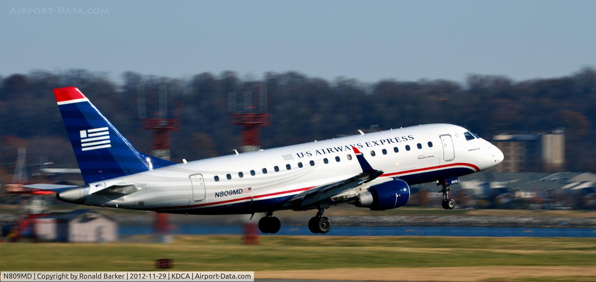 N809MD, 2004 Embraer 170SU (ERJ-170-100SU) C/N 17000022, Takeoff DCA