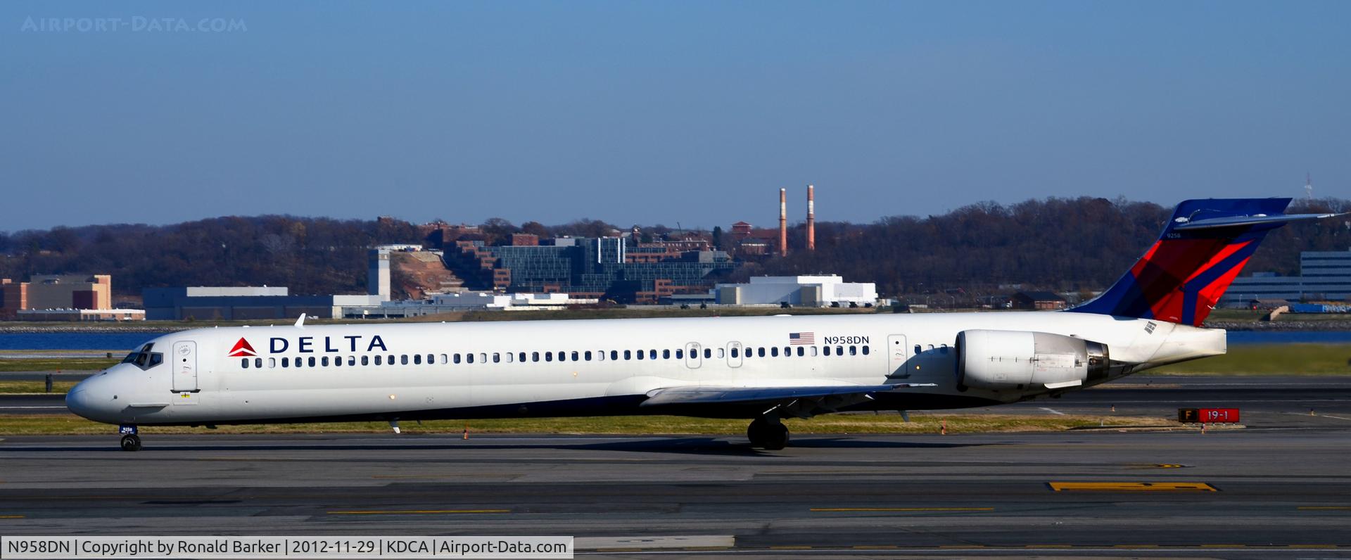 N958DN, McDonnell Douglas MD-90-30 C/N 53528, Taxi DCA