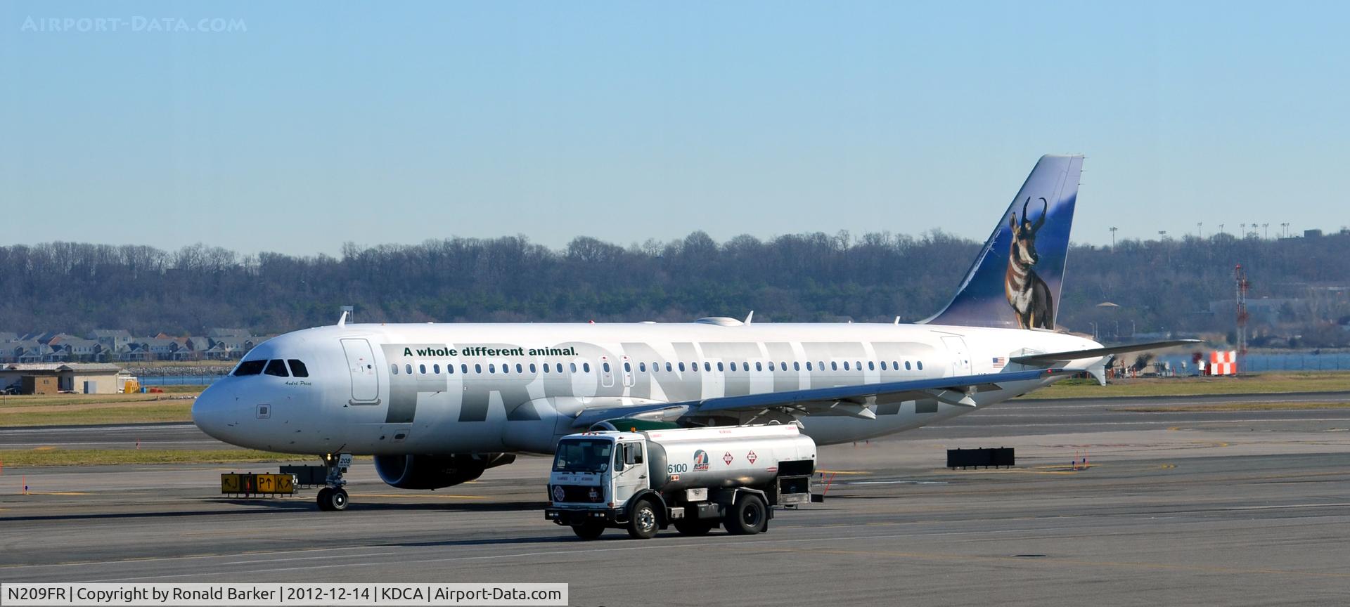 N209FR, Airbus A320-214 C/N 4641, Taxi DCA