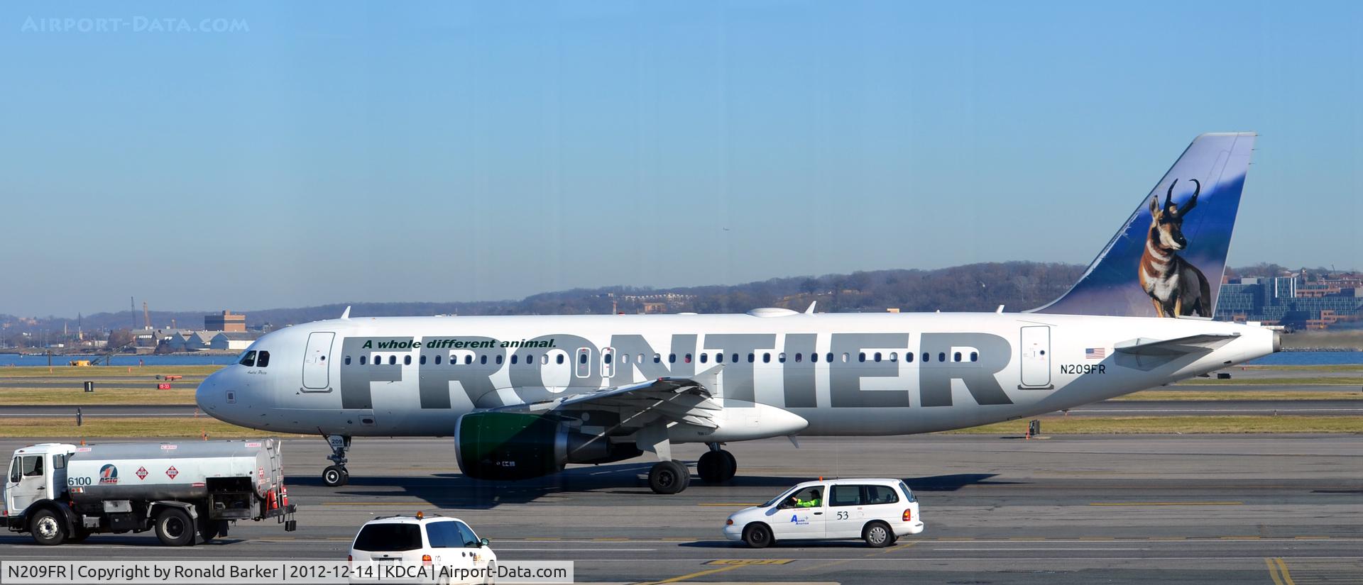 N209FR, Airbus A320-214 C/N 4641, Taxi DCA