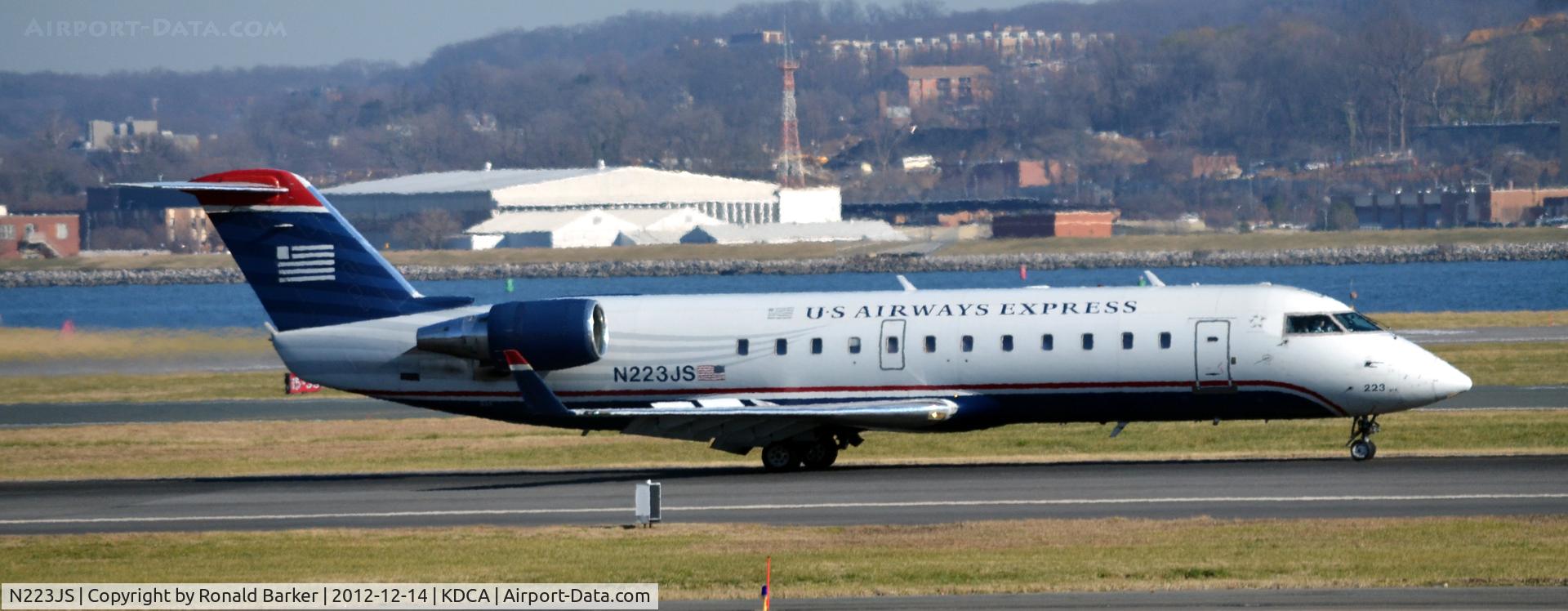 N223JS, 2004 Bombardier CRJ-200ER (CL-600-2B19) C/N 7892, Landing DCA