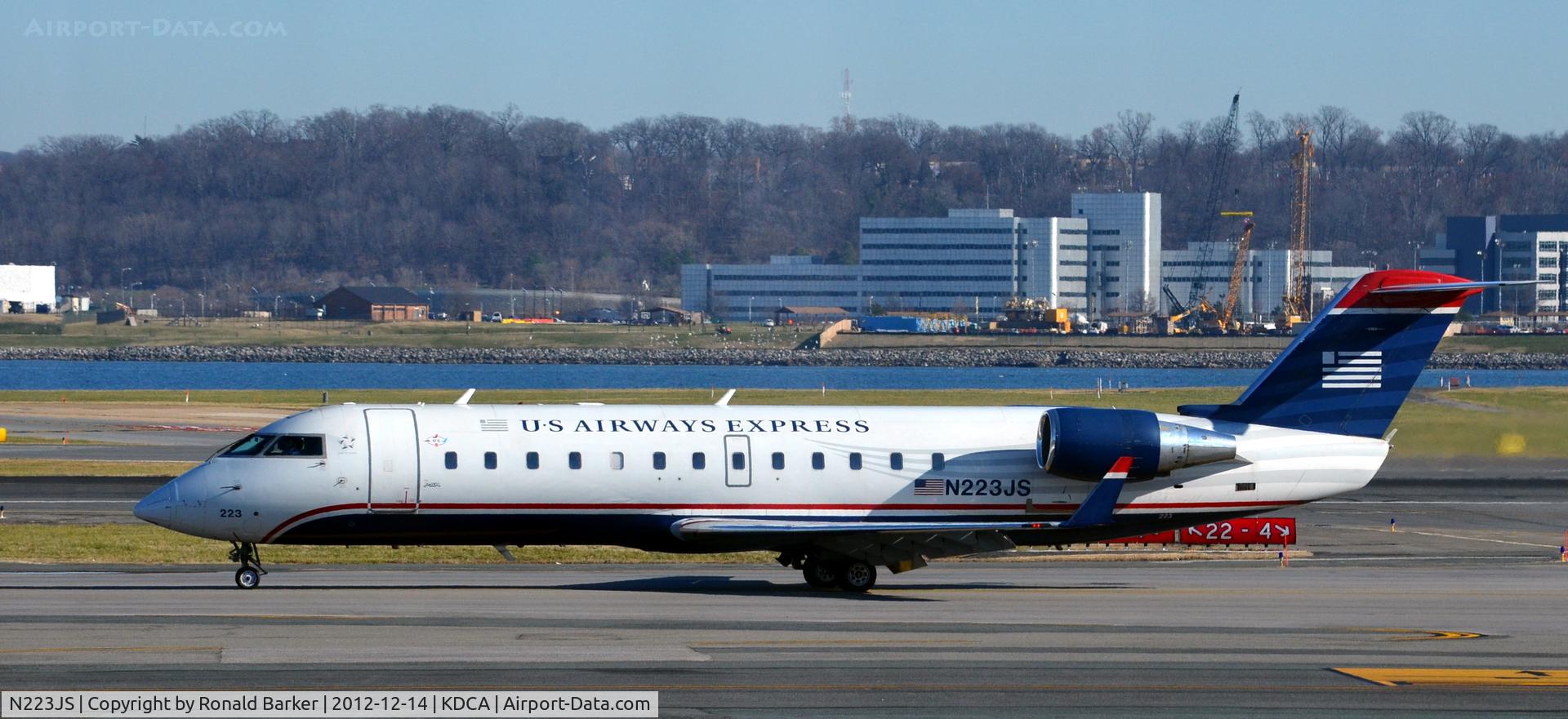 N223JS, 2004 Bombardier CRJ-200ER (CL-600-2B19) C/N 7892, Taxi DCA