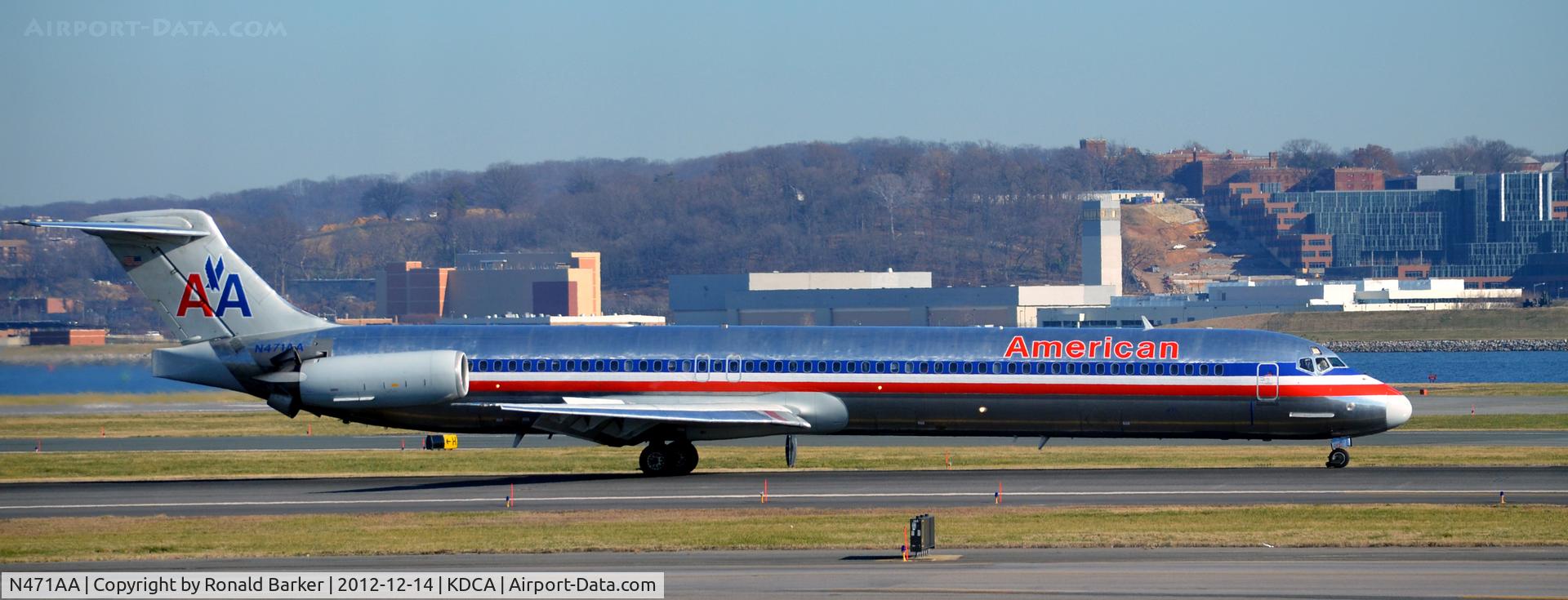 N471AA, 1988 McDonnell Douglas MD-82 (DC-9-82) C/N 49601, Landing DCA