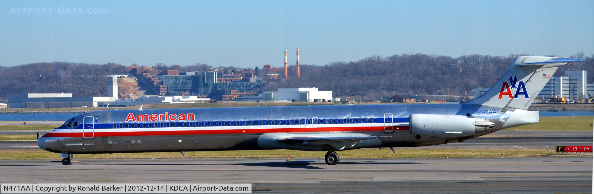 N471AA, 1988 McDonnell Douglas MD-82 (DC-9-82) C/N 49601, Taxi DCA