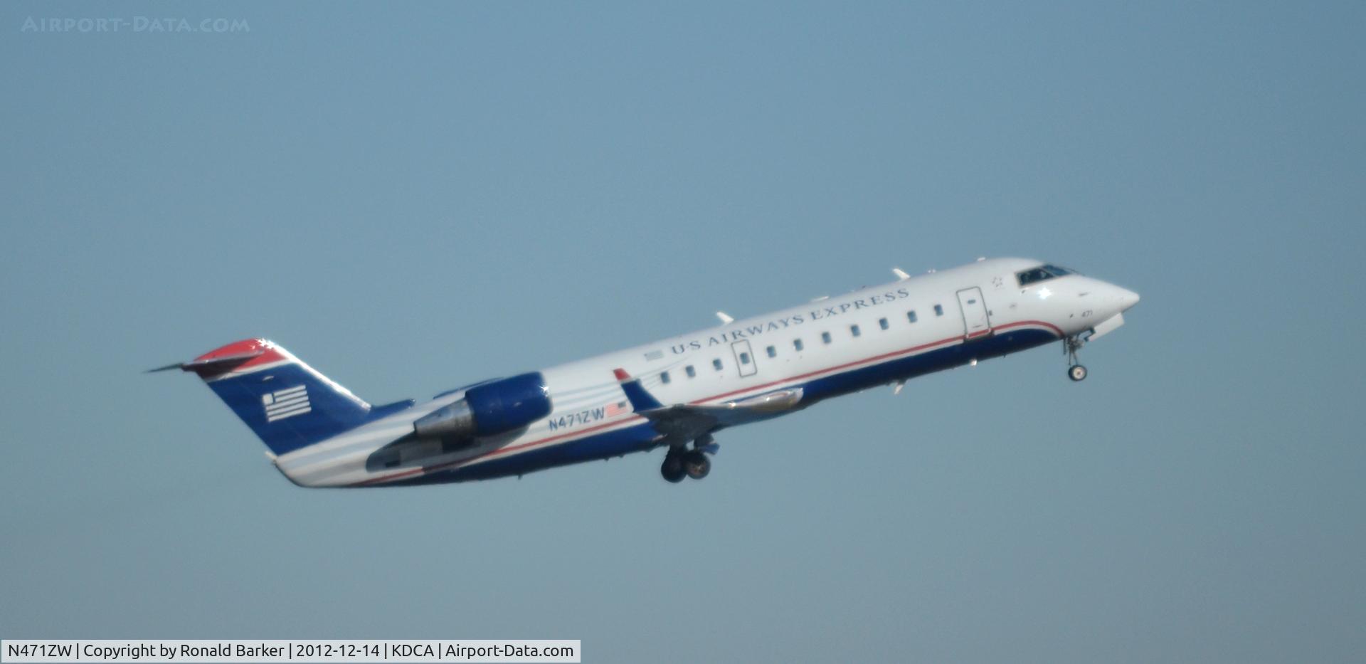 N471ZW, 2000 Bombardier CRJ-200ER (CL-600-2B19) C/N 7457, Takeoff DCA