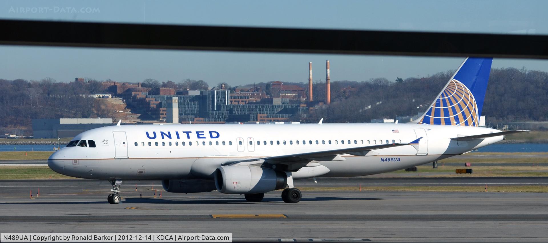 N489UA, 2002 Airbus A320-232 C/N 1702, Taxi DCA VA