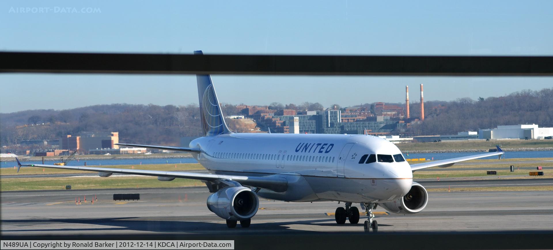 N489UA, 2002 Airbus A320-232 C/N 1702, Taxi DCA