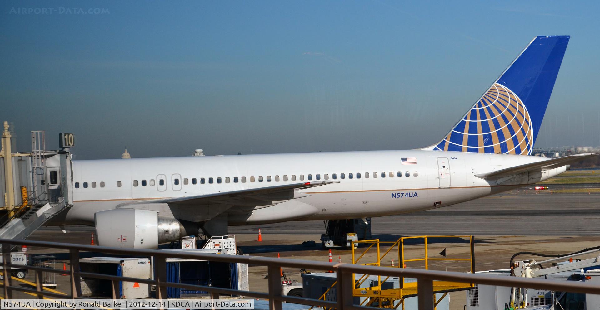 N574UA, 1992 Boeing 757-222 C/N 26686, DCA VA