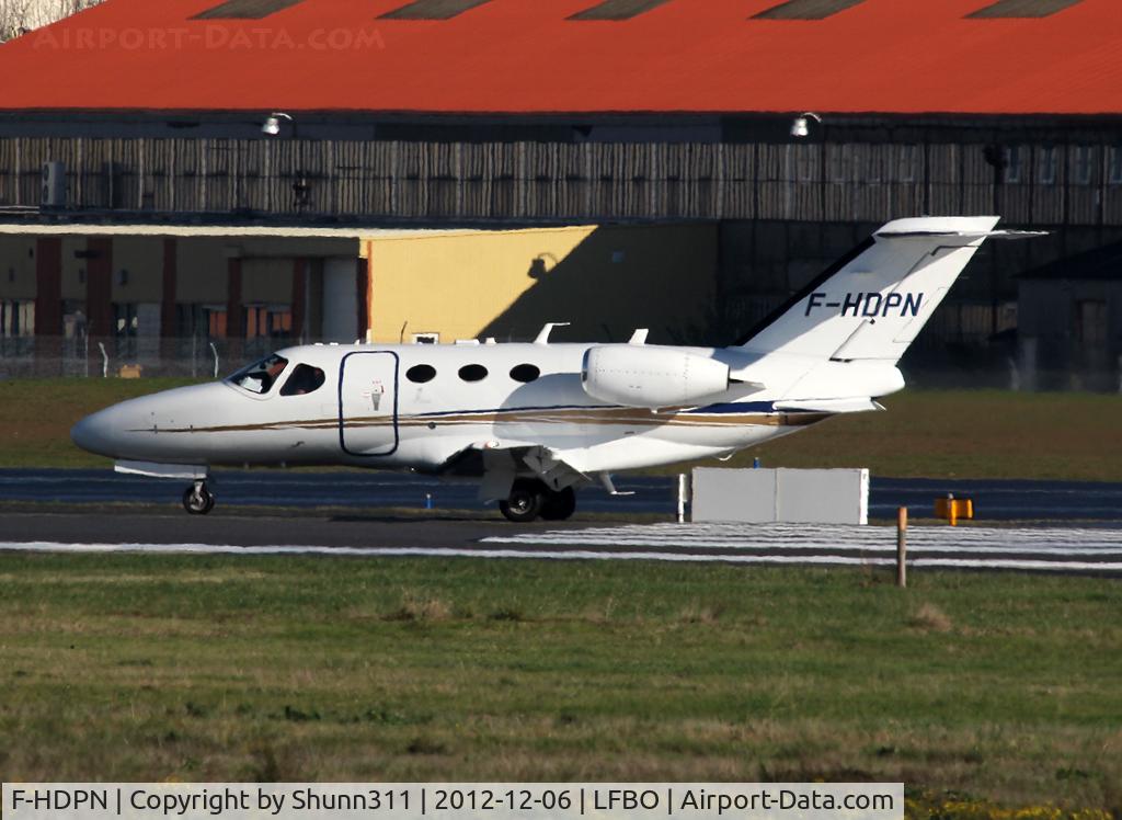 F-HDPN, 2009 Cessna 510 Citation Mustang Citation Mustang C/N 510-0163, Ready to take off rwy 32R