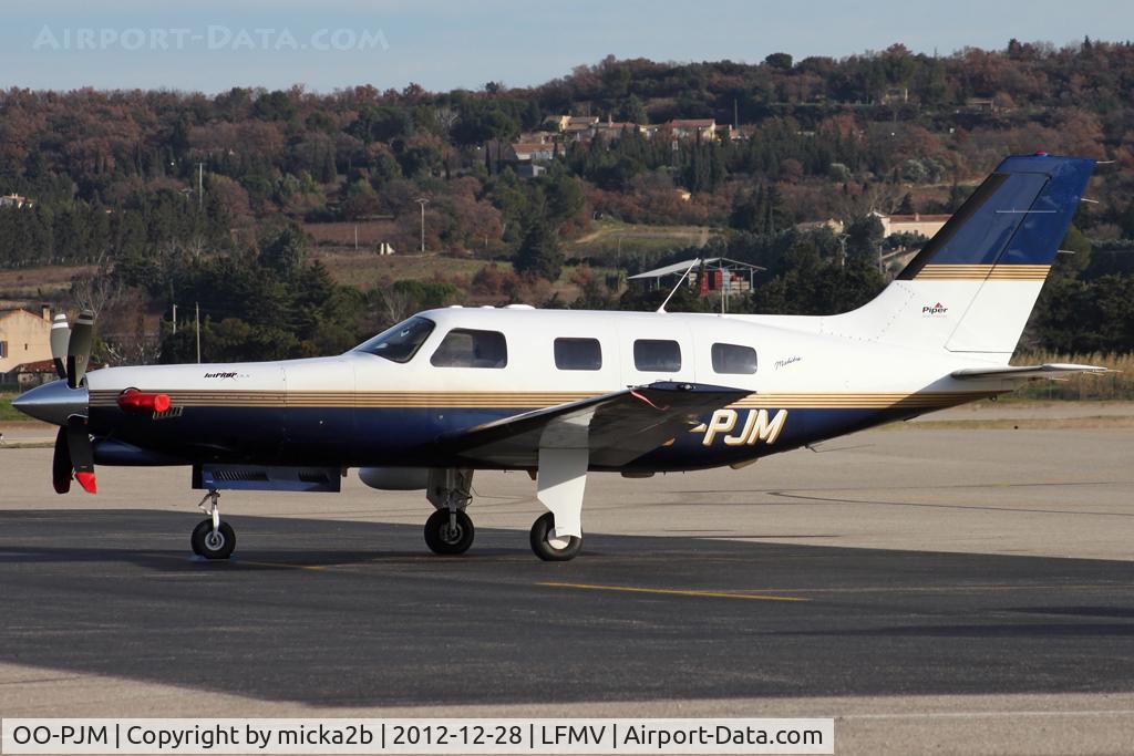OO-PJM, Piper PA-46-350P Malibu Mirage C/N 4636210, Parked