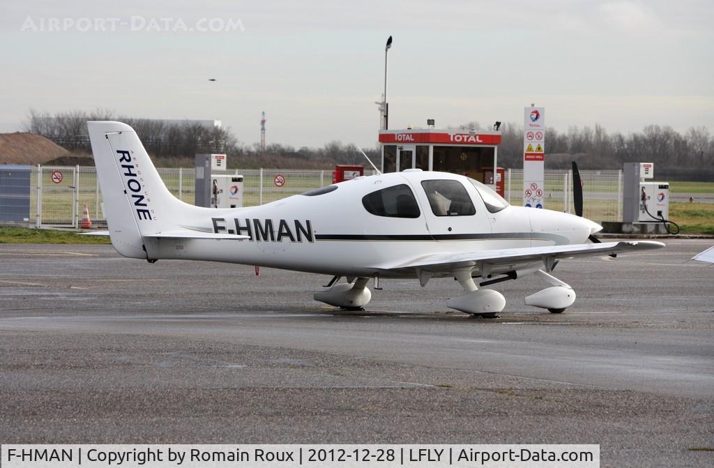 F-HMAN, Cirrus SR20 C/N 1718, Parked