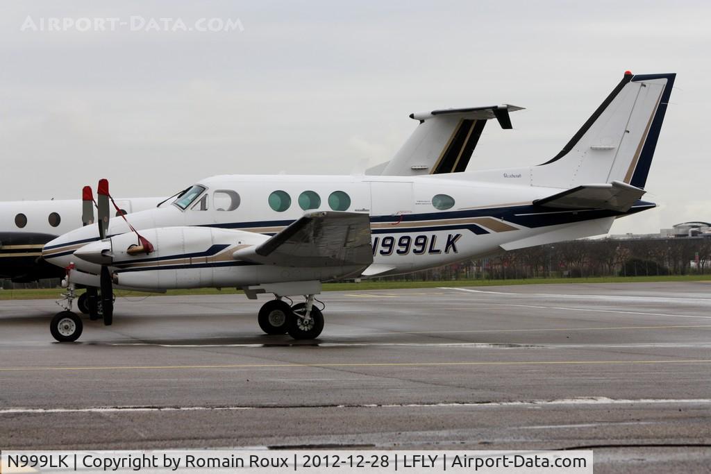 N999LK, 1986 Beech C90A King Air C/N LJ-1124, Parked