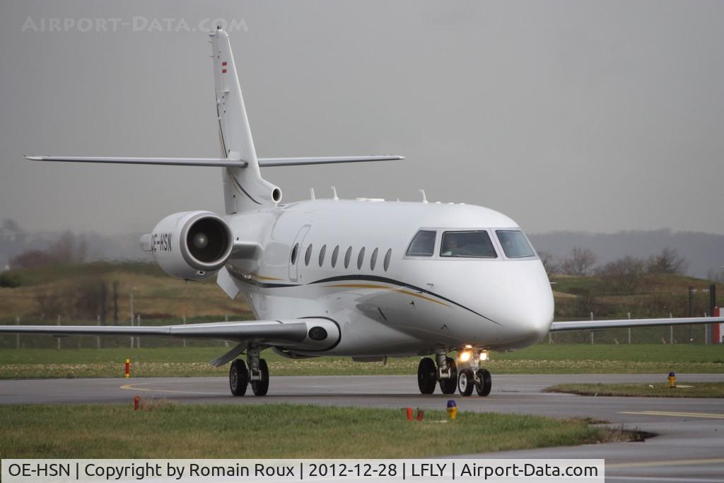 OE-HSN, 2009 Gulfstream Aerospace G200 C/N 225, Taxiing to the parking