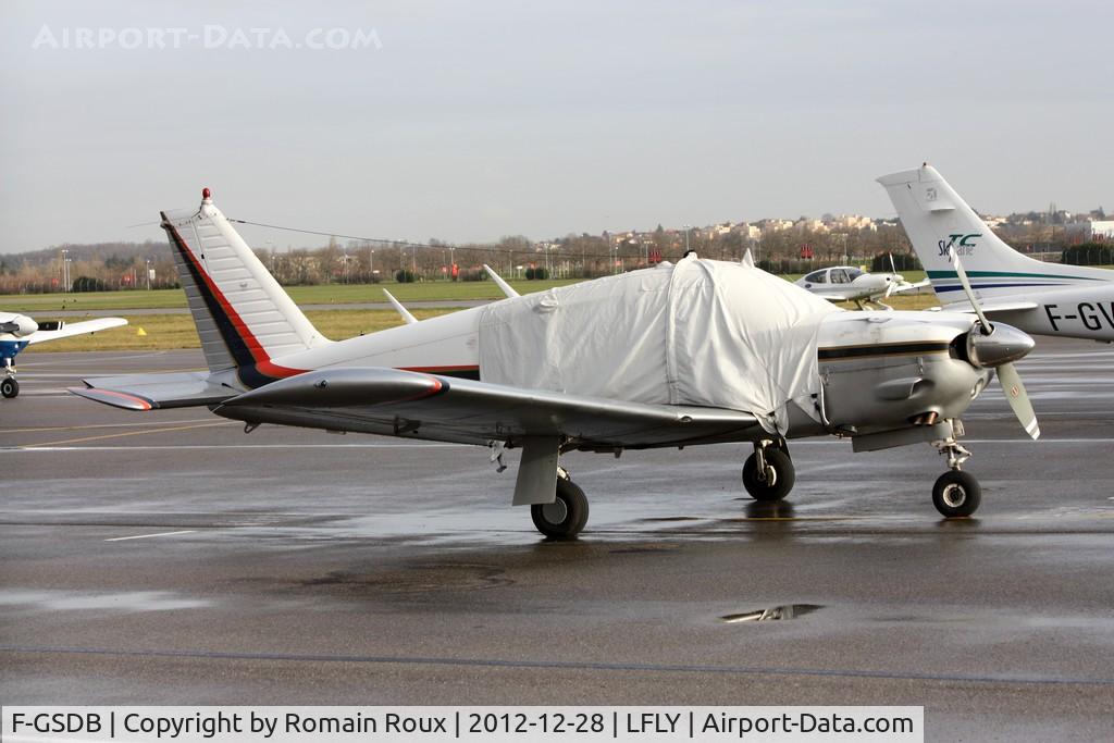 F-GSDB, 1974 Piper PA-28R-200 Cherokee Arrow C/N 28R-35039, Parked