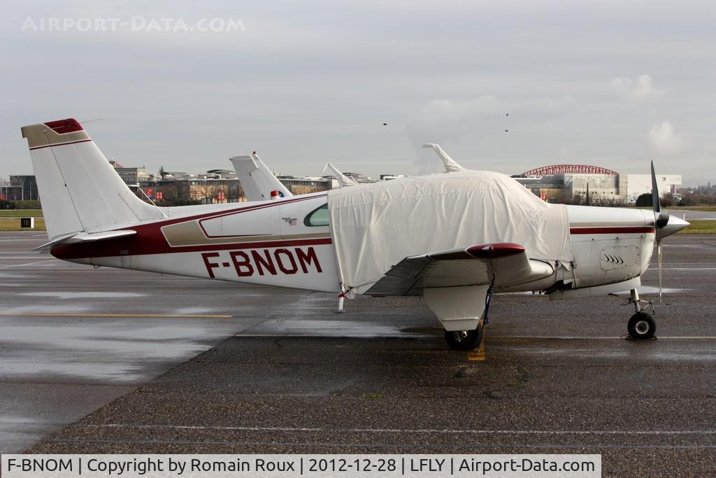 F-BNOM, Beech 35-C33 Debonair C/N CD-1029, Parked